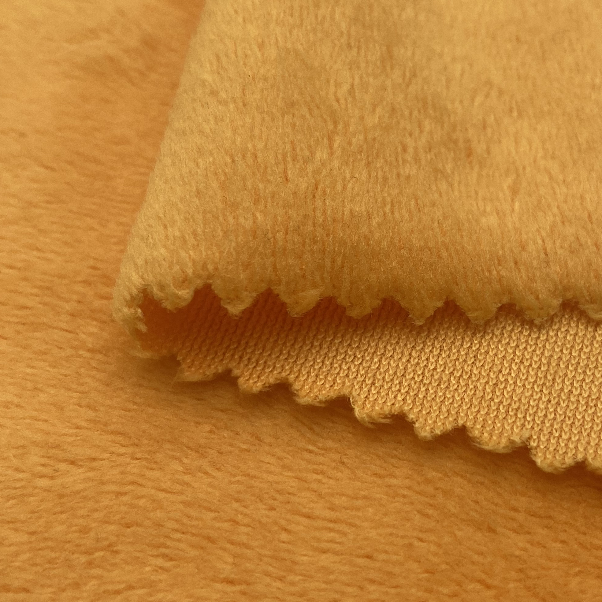 ŽLUTÁ MĚKKÁ LÁTKA